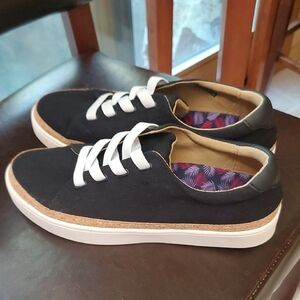 REVITALIGN Black and White Sneakers NEW!